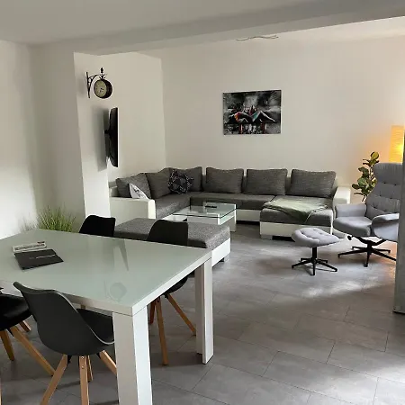 Grosse Moderne Ferienwohnung, Ruhige Innenstadtlage *