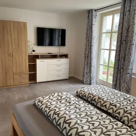 Grosse Moderne Ferienwohnung, Ruhige Innenstadtlage Апартаменты *