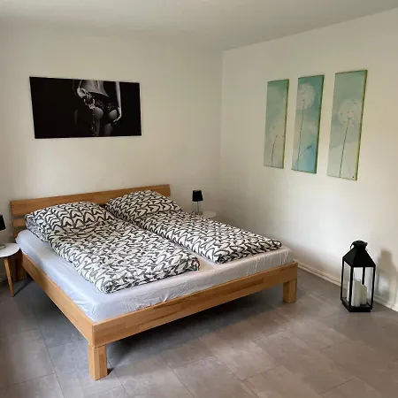Grosse Moderne Ferienwohnung, Ruhige Innenstadtlage Апартаменты *