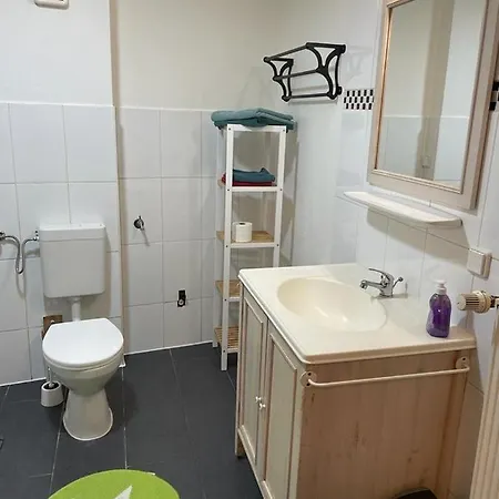 Grosse Moderne Ferienwohnung, Ruhige Innenstadtlage Апартаменты *