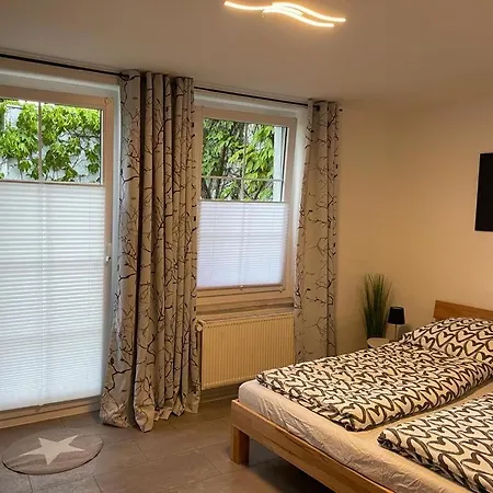 Grosse Moderne Ferienwohnung, Ruhige Innenstadtlage Апартаменты *