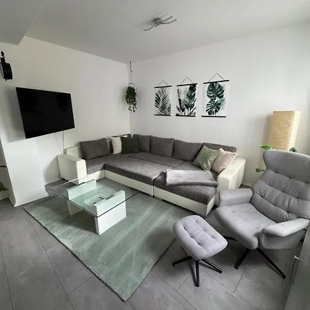 Grosse Stadtwohnung, Modern Und Zentral Gelegen * カッセル