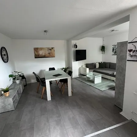 Appartement Grosse Stadtwohnung, Modern Und Zentral Gelegen