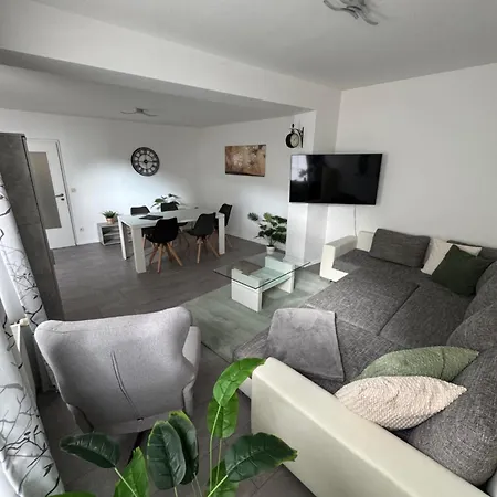 Grosse Moderne Ferienwohnung, Ruhige Innenstadtlage *